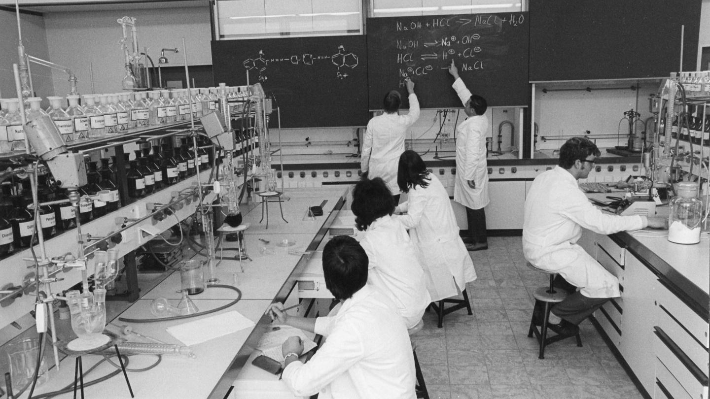 Global_06_1970s_Training Laboratory Ingelheim_skaliert Global_06_1970s_Training Laboratory Ingelheim_skaliert.jpg